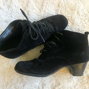 Clarks lace up suede ankle bootie
